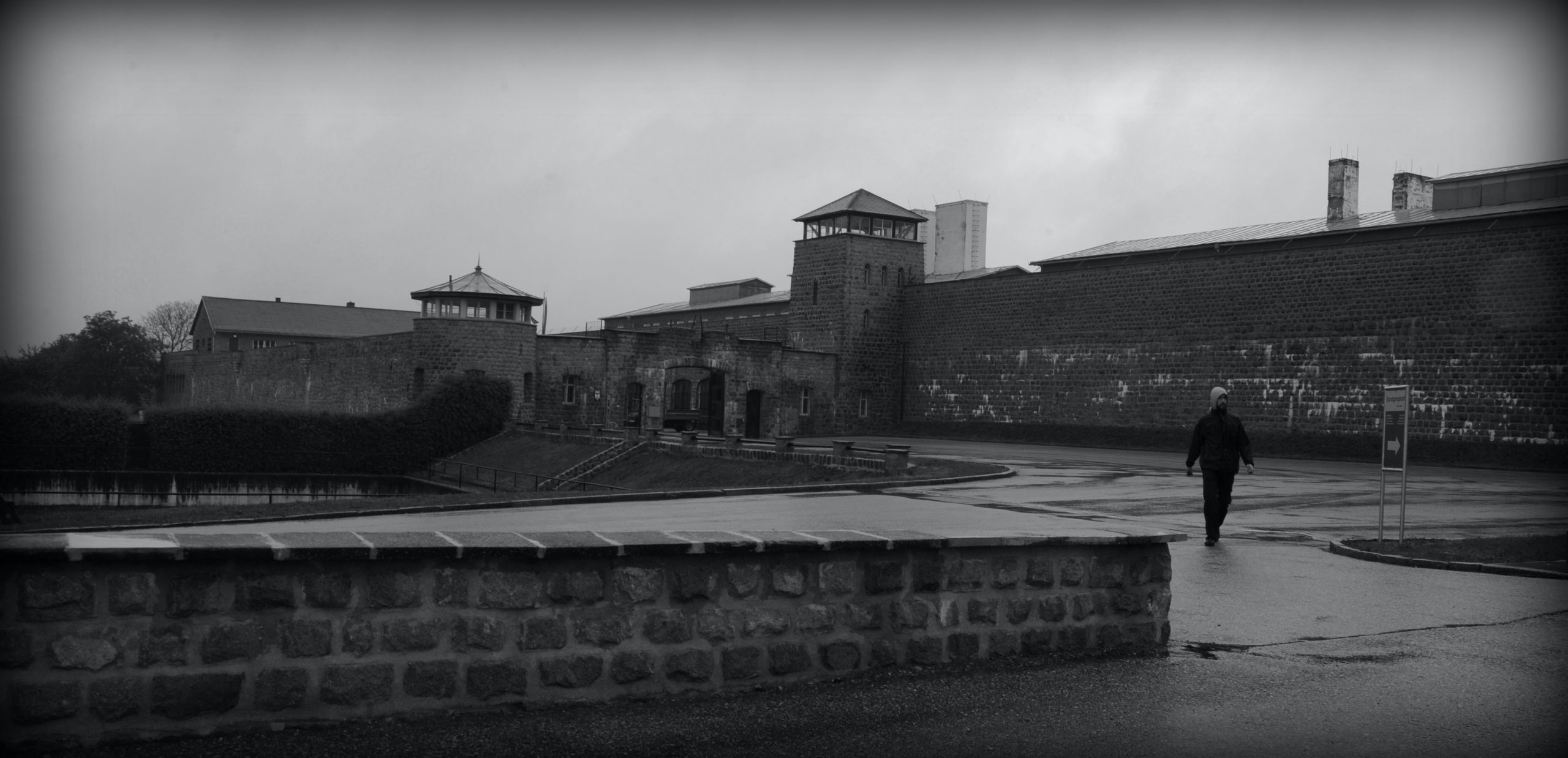 Imatge de l'entrada al camp de Mauthausen en l'actualitat. Foto Antoni Galeote.